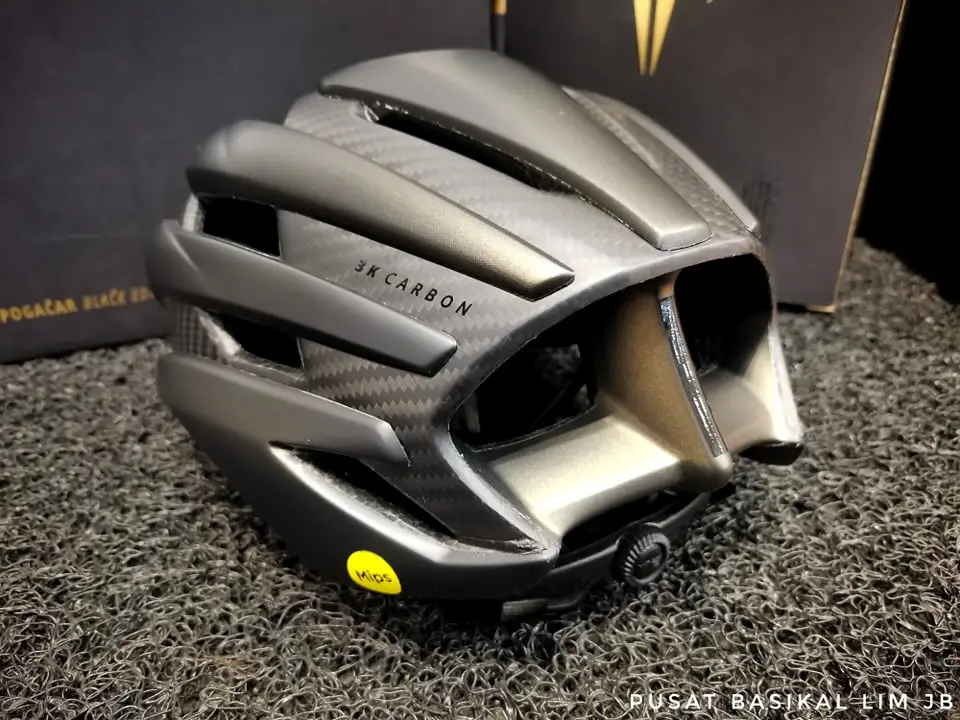 Met Trenta 3K Carbon MIPS Helmet Tadej Pogacar Black Edition