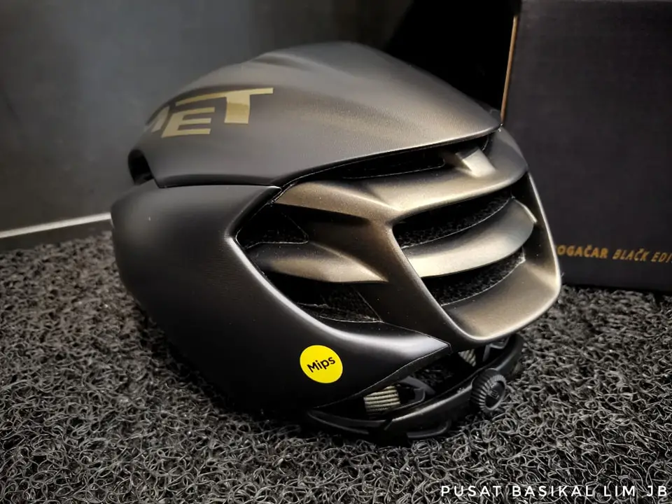 Met Manta MIPS Cycling Helmet  (Tadej Pogacar Black Edition)