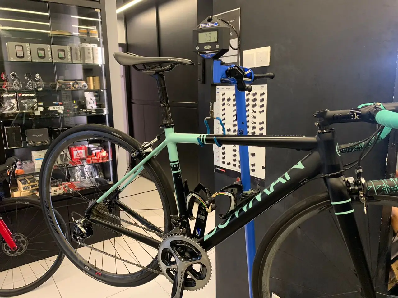 Light and stiff Aluminium climbing bike @7.31KG. Fully serviced