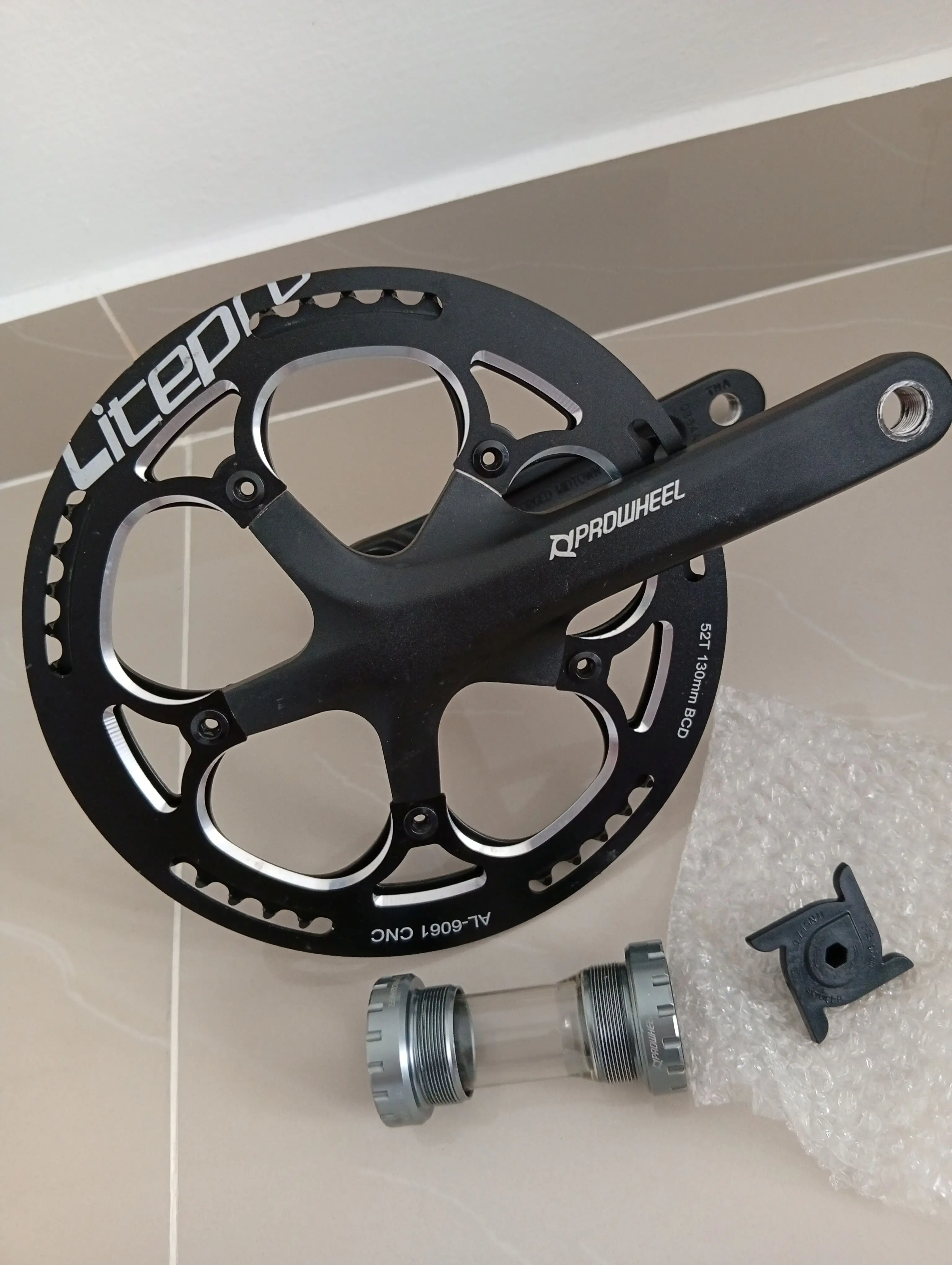 [PRICE: RM150] [Self-Collect/COD] [Pre-owned 9/10 Like New] Original PROWHEEL Midtown Hollowtech II Crankset + BB + LITEPRO Chainguard + 53T chainring (FREE: BENGGUO Out Front GPS/Light Mount)
