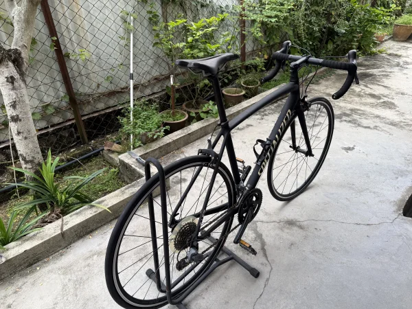 Specialized Allez E5 Road Bike + Accessories — photo 2