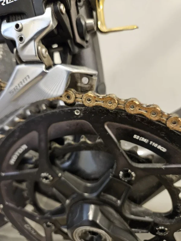 Airbrushed White Gold Cervelo R3 Disc Brake for Sale — Used Cervelo Road Bikes (complete) for sale in Selangor, Malaysia