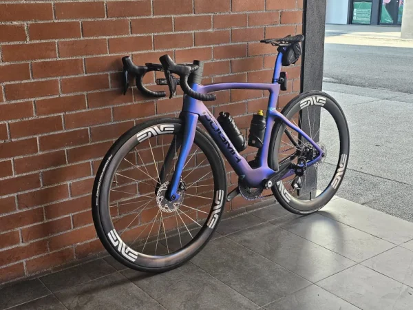 Pinarello Dogma F 2025 Luxter Blue Size 53 — Used Pinarello Road Bikes (complete) for sale in Perak, Malaysia