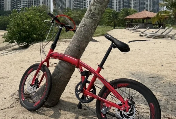 HTG 7-Speed Folding Bike / Foldie with Disc Brakes (Excellent Condition) — photo 2