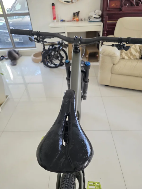 🚵‍♀️ FOR SALE: Specialized Stumpjumper – Full Carbon MTB | Size S4 — Used Specialized Mountain Bikes (complete) for sale in Selangor, Malaysia