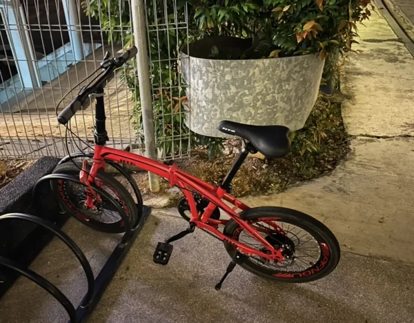 HTG 7-Speed Folding Bike / Foldie with Disc Brakes (Excellent Condition) — photo 3