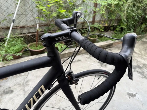 Specialized Allez E5 Road Bike + Accessories — photo 3