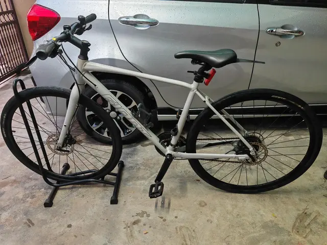 Giant Escape 2 Hybrid Touring Bike — used bicycle for sale in Selangor, Malaysia