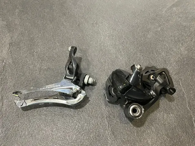 SHIMANO ULTEGRA RD & FD 11S CHEAP CHEAP SELLING ! — used bicycle for sale in Pulau Pinang, Malaysia