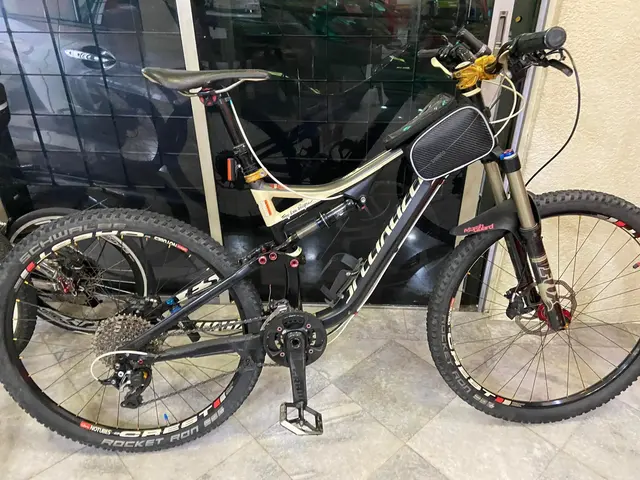 Specialized Stumpjumper FSR Elite — used bicycle for sale in Kuala Lumpur, Malaysia