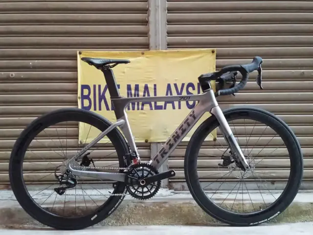 TRINITY 701 CARBON FRAME AND WHEELS WITH SHIMANO R7000 105 — brand new bicycle for sale in Kuala Lumpur, Malaysia