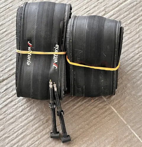 Vittoria Corsa NEXT 700x 26c TLR Tubeless Tires — used bicycle for sale in Selangor, Malaysia