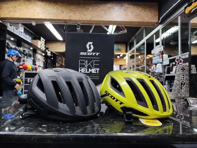 SCOTT CENTRIC PLUS (CE) (MIPS) (L SIZE) — brand new bicycle for sale in Sarawak, Malaysia