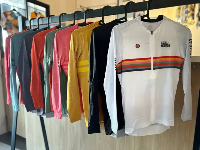 MONTON WOMEN CYCLING JERSEY LONG SLEEVE — brand new bicycle for sale in Selangor, Malaysia