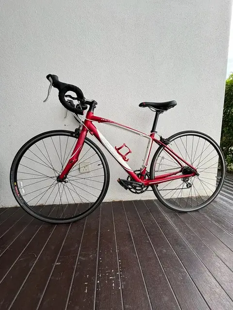 2011 Specialized Dolce Sport (Women's Road Bike) + FREE VERTICAL BIKE RACK — used bicycle for sale in Selangor, Malaysia