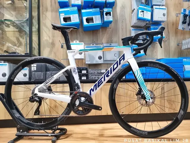 2025 Merida Reacto 5000 Shimano 105 Di2 Carbon Road Bike — brand new bicycle for sale in Johor, Malaysia