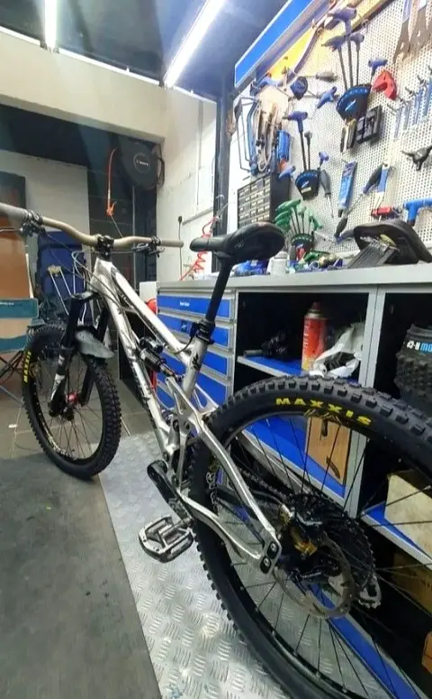 BANSHEE Spitfire V2 (Raw) Nego! — used bicycle for sale in Kuala Lumpur, Malaysia