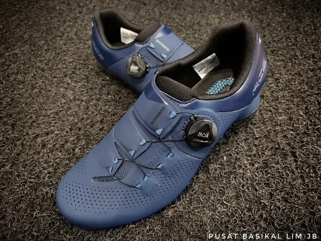 Shimano RC302 Cycling Road Shoe (blue) — brand new bicycle for sale in Johor, Malaysia