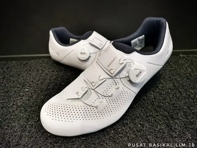 Shimano RC302 Cycling Road Shoe White — brand new bicycle for sale in Johor, Malaysia