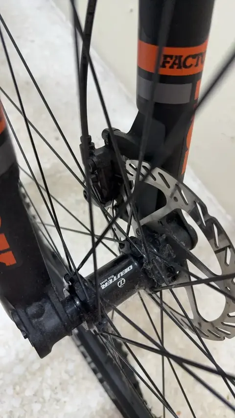 ALCOTT CARBON WITH FOX KASHINA (L SIZE) — used bicycle for sale in Perak, Malaysia