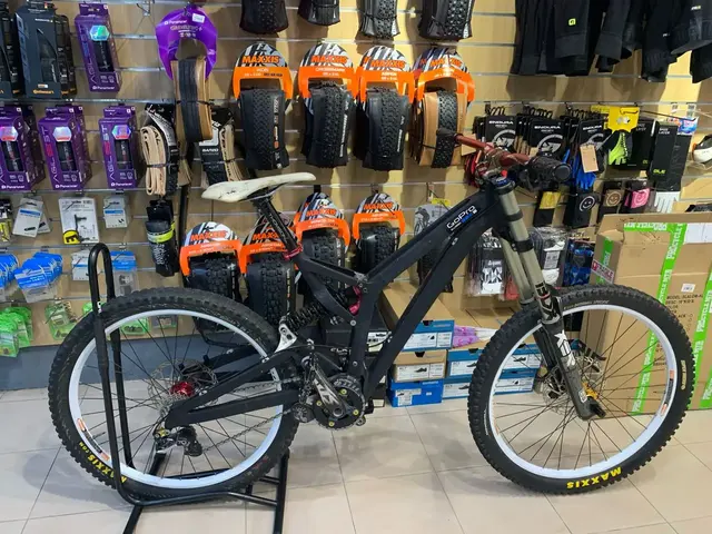 Corsair Crown DH Bike — used bicycle for sale in Pulau Pinang, Malaysia