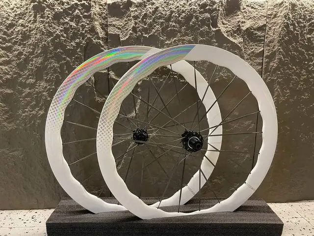 Ready Stock- KOMCAS Carbon Wheelset Limited Edition Disc Brake 50mm/60mm — brand new bicycle for sale in Selangor, Malaysia