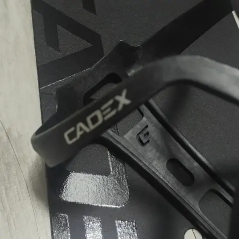 Cadex By Giant 2023 Carbon Bottle Cage 3k weaved Made in taiwan 19g each — brand new bicycle for sale in Selangor, Malaysia