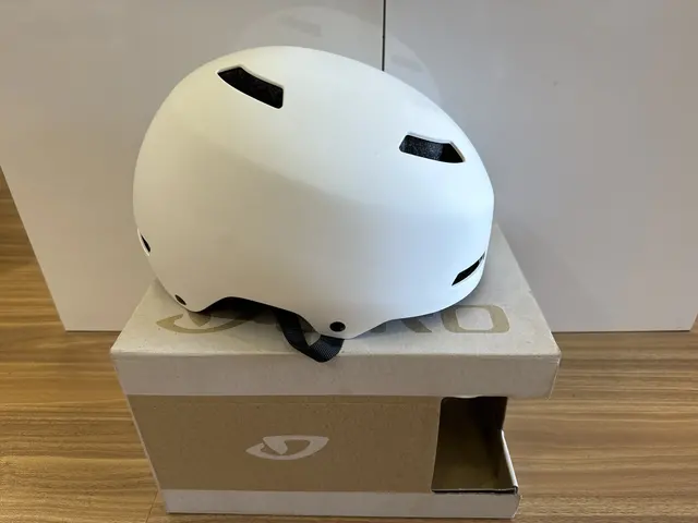 Giro Helmet quarter — used bicycle for sale in Pulau Pinang, Malaysia