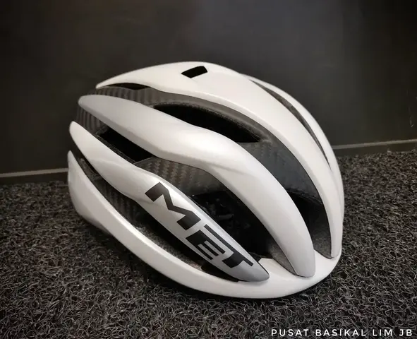 Met Trenta 3K Carbon MIPS Helmet.............. — brand new bicycle for sale in Johor, Malaysia