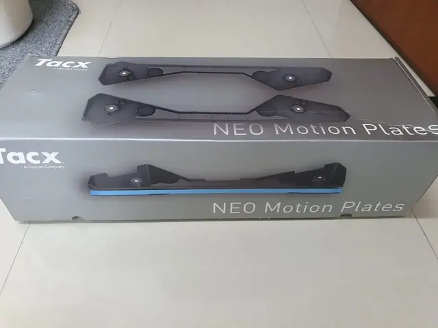 TACX NEO Motion Plates — used bicycle for sale in Pulau Pinang, Malaysia