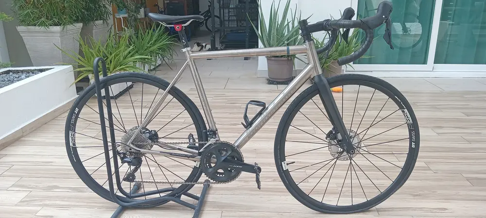 Van Nicholas Ventus Titanium Road Bike M Size 105 — used bicycle for sale in Sabah, Malaysia