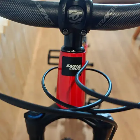 Santa Cruz Nomad Mountain Bike 27.5" rim Medium frame size ideal for rider 165cm-175cm — used bicycle for sale in Malaysia