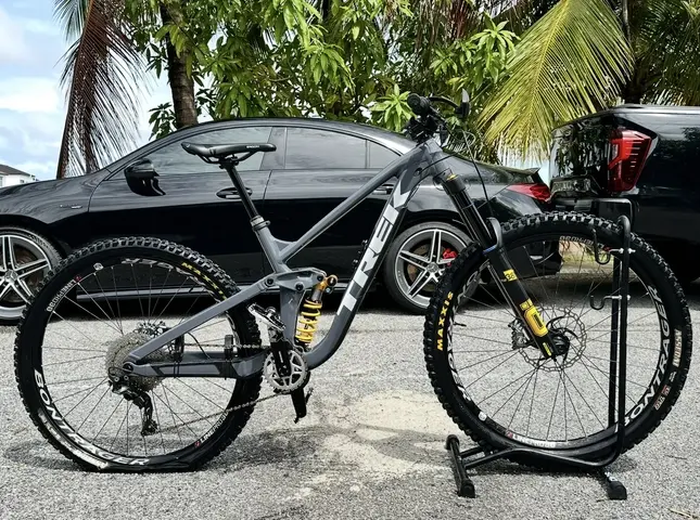 Trek Slash Enduro 2021 — used bicycle for sale in Malaysia
