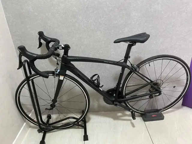 Trek Carbon Road Bike — used bicycle for sale in Malaysia