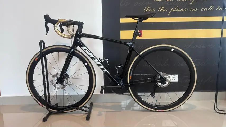 Giant SLR Advanced Pro Disc 0 Di2 — used bicycle for sale in Malaysia