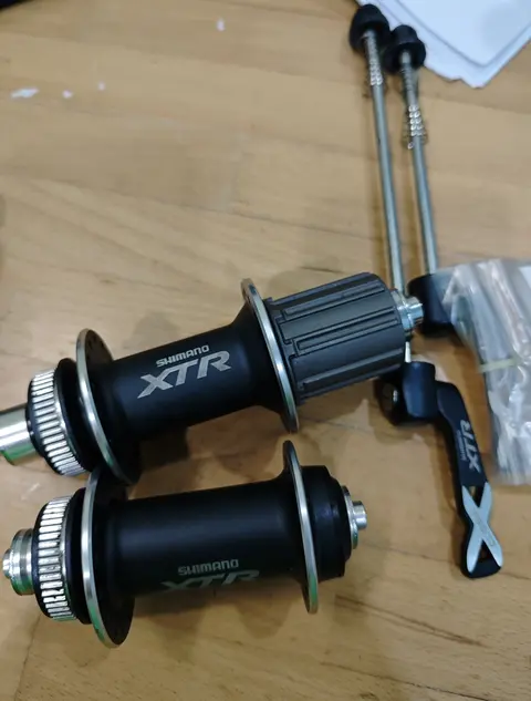 Shimano XTR FH-M975 100/135mm Front/Rear hub — brand new bicycle for sale in Malaysia