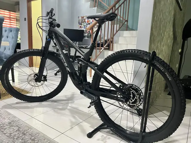 TREK FUEL EX 9.7 Full Suspension MTB (Carbon) — used bicycle for sale in Kedah, Malaysia