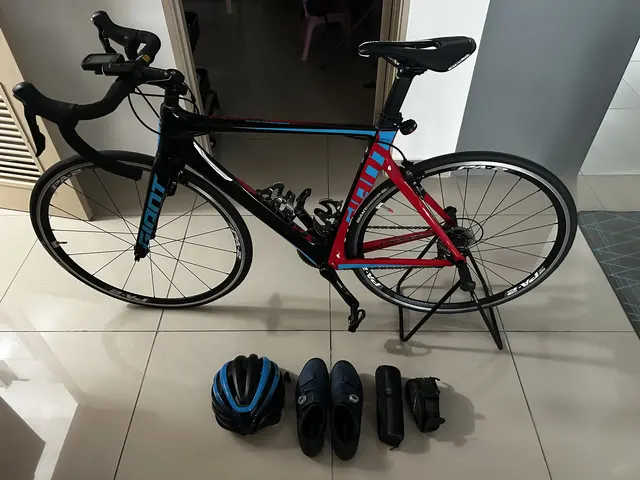 Giant Roadbike - Minimal Usage - Retired — used bicycle for sale in Selangor, Malaysia