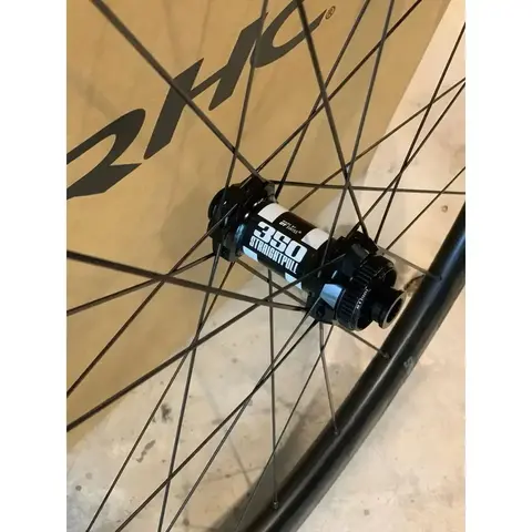 S50 ROAD DISC CARBON WHEELSET  HUB DT350 — used bicycle for sale in Perak, Malaysia