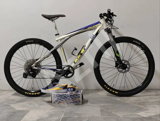 GT Avalanche with VANS x GT sneaker — used bicycle for sale in Putrajaya, Malaysia
