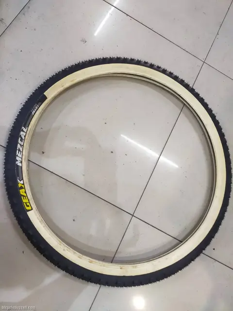 GEAX MEZCAL TIRE 26X2.1 RIDEN ONLY LESS THAN 4KM - JUST LIKE NEW STUDS CONDITION — used bicycle for sale in Pulau Pinang, Malaysia