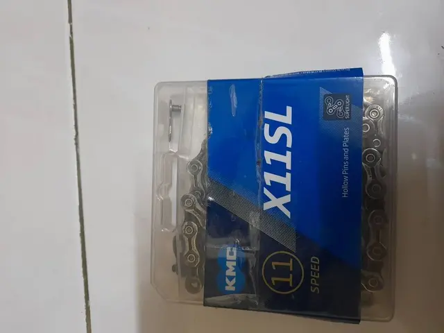 KMC 11 SPEED X11SL HOLLOW PIN LIGHT CHAIN — used bicycle for sale in Selangor, Malaysia