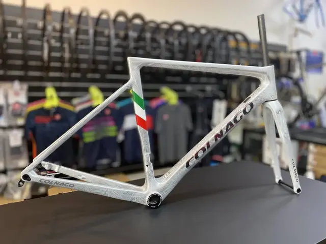 Colnago V3RS Frozen White Disc w CC01 Colnago carbon integrated handlebar — brand new bicycle for sale in Kuala Lumpur, Malaysia