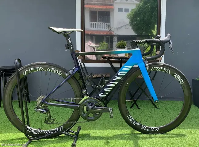 CANYON AEROAD CF SL FULL BIKE TEAM MOVISTAR EDITION — used bicycle for sale in Johor, Malaysia