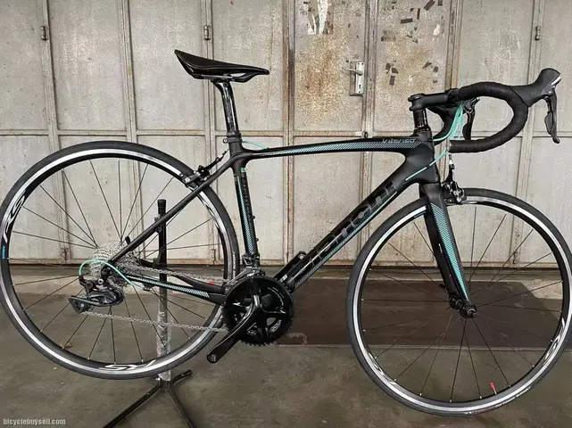Original Bianchi Intenso Road bike — used bicycle for sale in Online Trading Only, Malaysia
