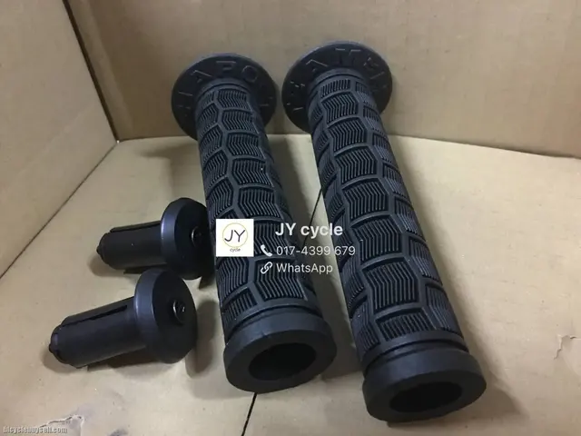 HARO TEAM BMX Handle Rubber Grips - FREE POSTAGE — brand new bicycle for sale in Online Trading Only, Malaysia