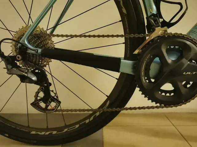 Factor o2 rim brake — used bicycle for sale in Selangor, Malaysia