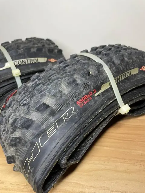 SPECIALIZED TIRE CHEAP CHEAP SELLING ! — used bicycle for sale in Pulau Pinang, Malaysia