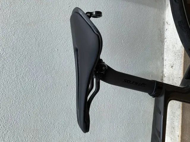 PRSA0316 Pro Stealth Superlight Carbon saddle152mm 150 gr Rail: 7mm x9mm + light mount + Magicshine — used bicycle for sale in Pulau Pinang, Malaysia