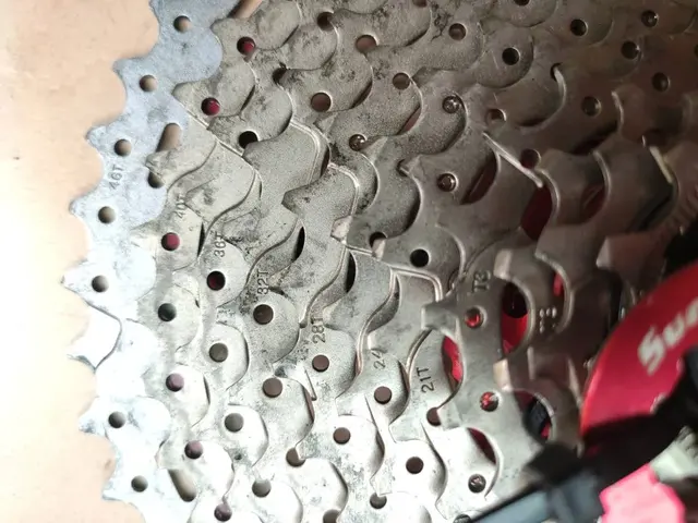 CSMX8 sunrace 11-46t 11speed cassette and chain — used bicycle for sale in Selangor, Malaysia